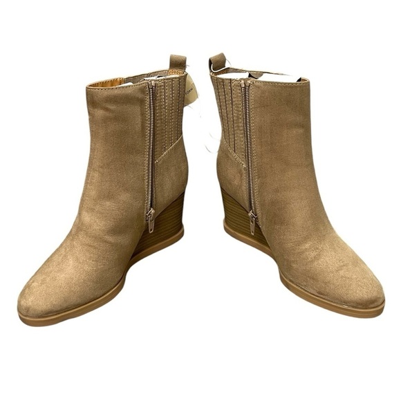 NWT Universal Thread Taupe Wedge Boots - Size 6 - Picture 7 of 14